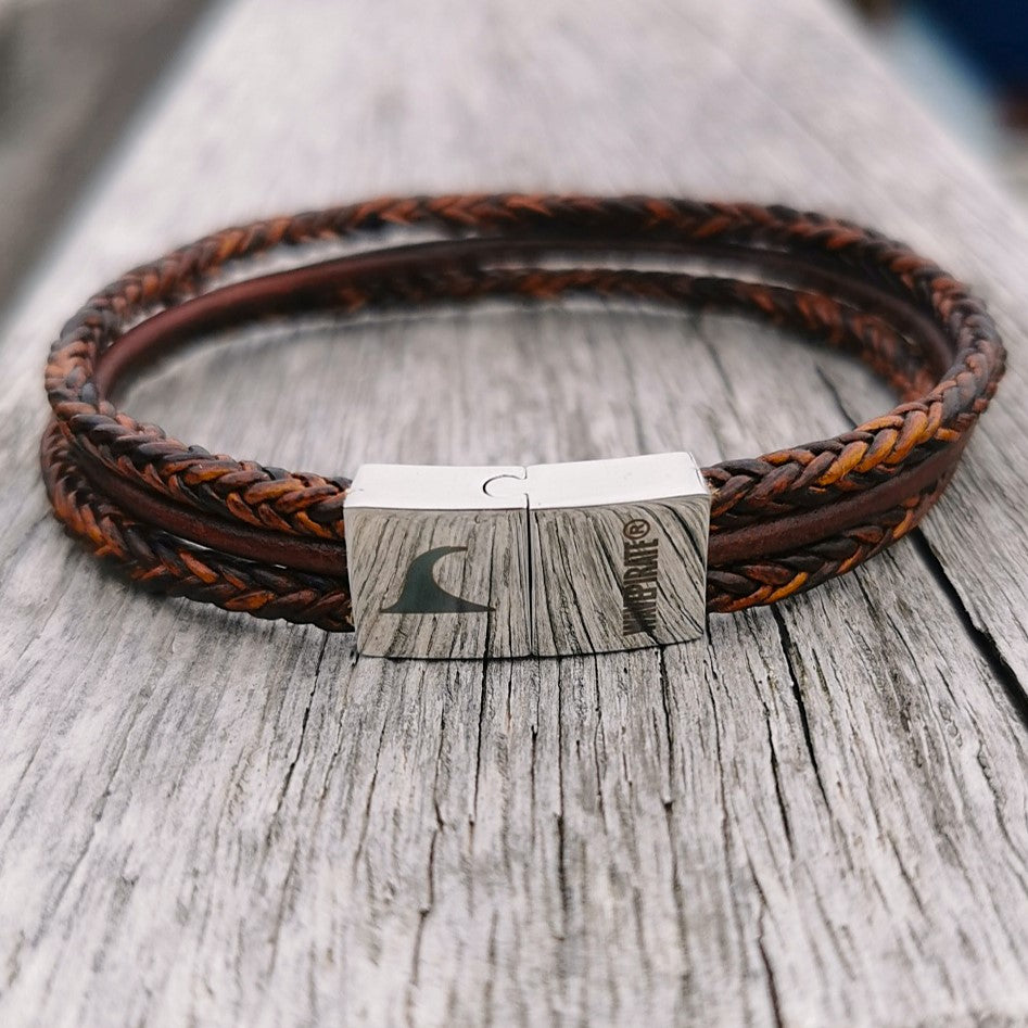 lederarmband-herren-braun-z-trio-geflochten-Edelstahlverschluss-detail-wavepirate-shop-f