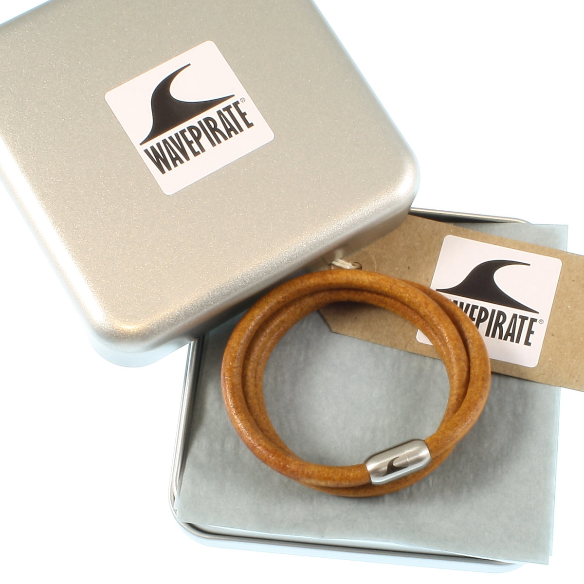 lederarmband-herren-cognac-storm-massiv-Edelstahlverschluss-geschenkverpackung-wavepirate-shop-r