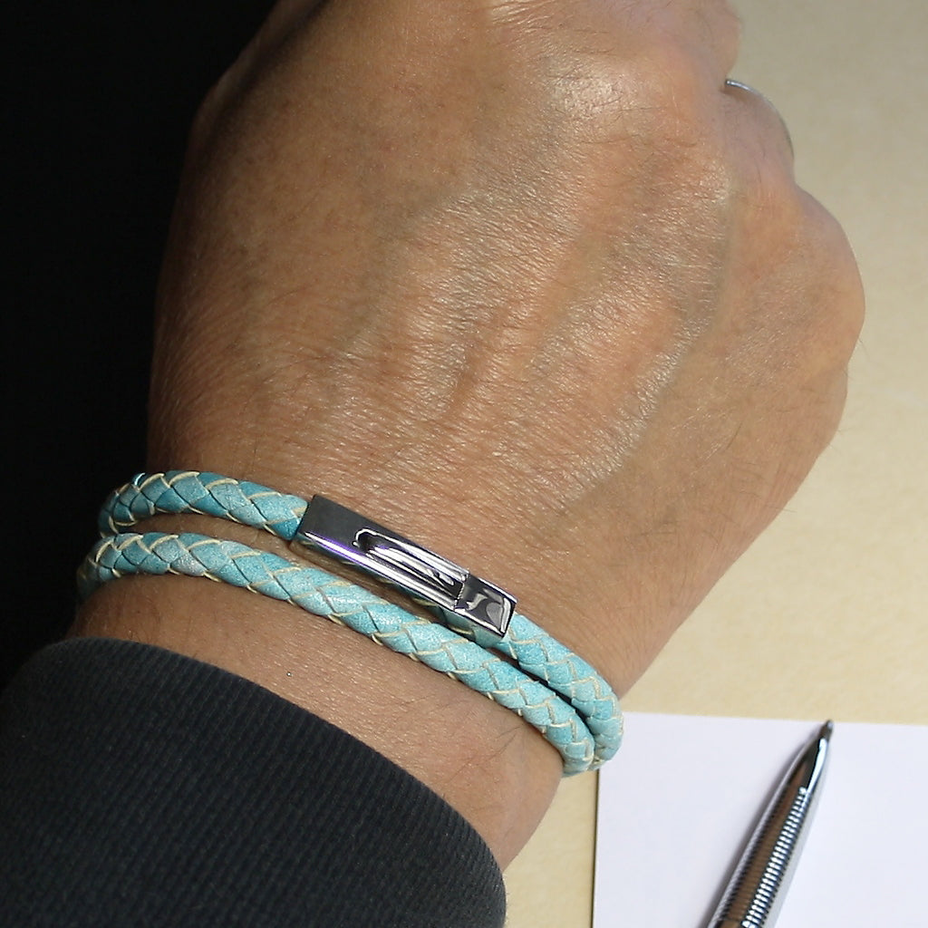 lederarmband-herren-damen-eisblau-two-geflochten-Edelstahlverschluss-getragen-wavepirate-shop-f