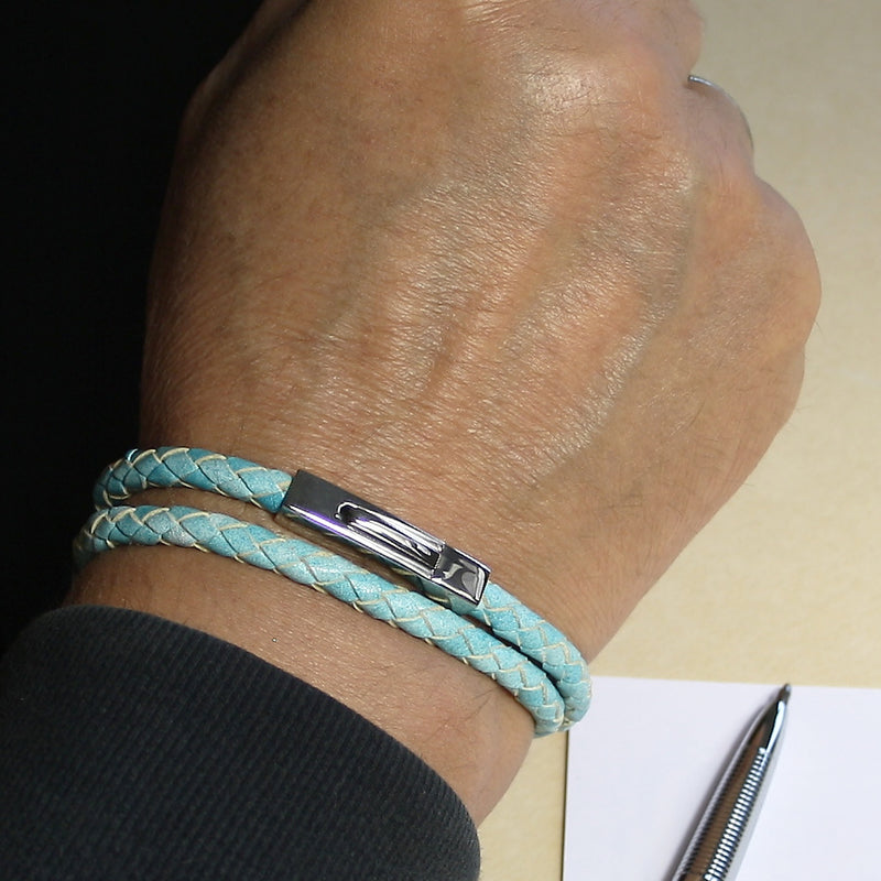 lederarmband-herren-damen-eisblau-two-geflochten-Edelstahlverschluss-getragen-wavepirate-shop-f