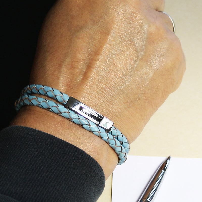 lederarmband-herren-damen-hellblau-two-geflochten-Edelstahlverschluss-getragen-wavepirate-shop-f