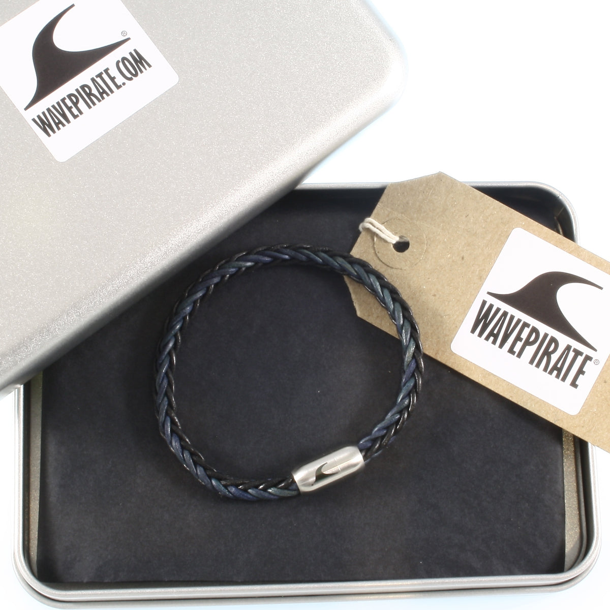 lederarmband-herren-damen-schwarz-blau-sylt-geflochten-Edelstahlverschluss-geschenkverpackung-wavepirate-shop-8