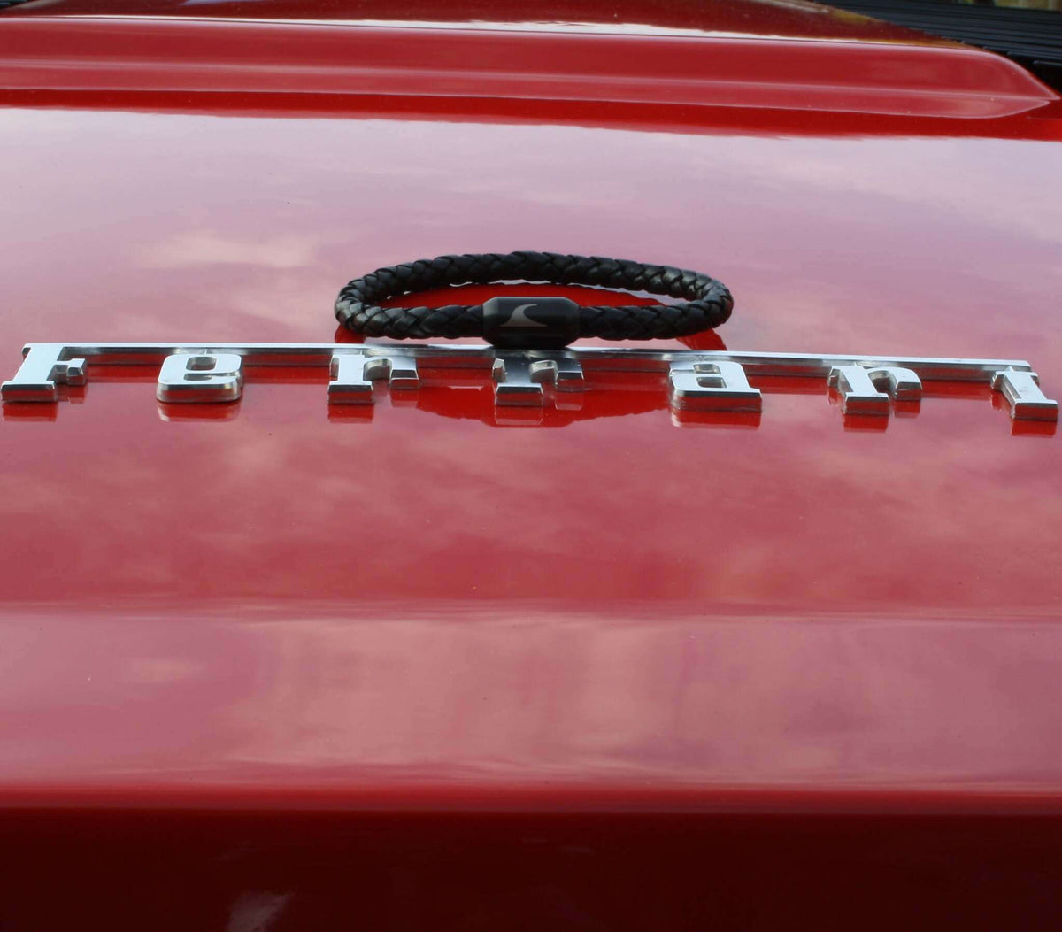 lederarmband-herren-damen-schwarz-sylt-geflochten-Edelstahlverschluss-detail-wavepirate-shop-f