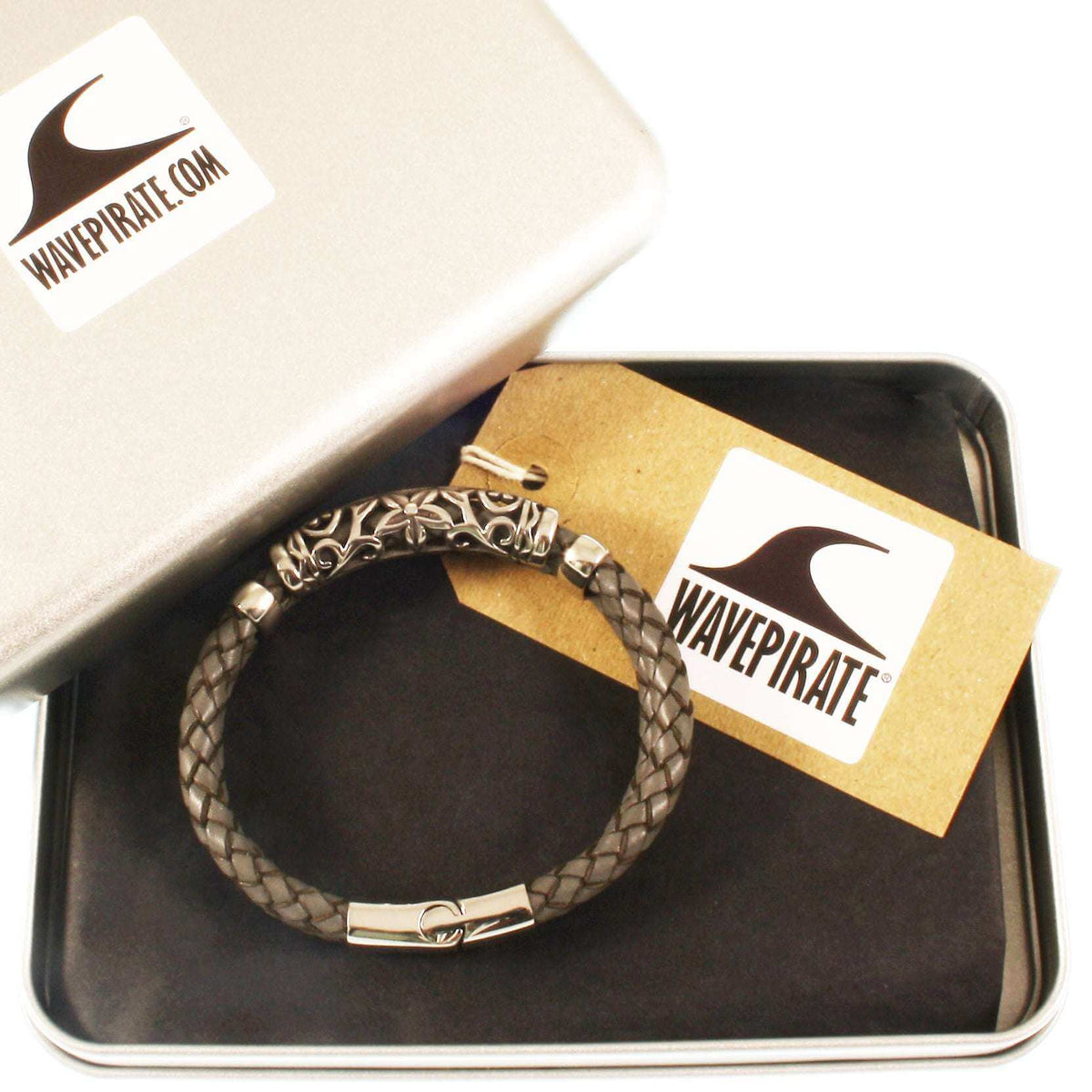 lederarmband-herren-grau-xo-geflochten-Edelstahlverschluss-geschenkverpackung-wavepirate-shop-f