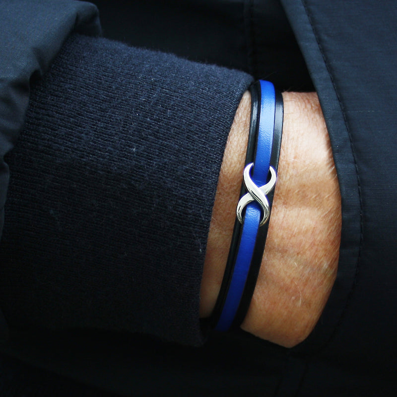 lederarmband-herren-schwarz-blau-infinity-Edelstahlverschluss-getragen-wavepirate-shop