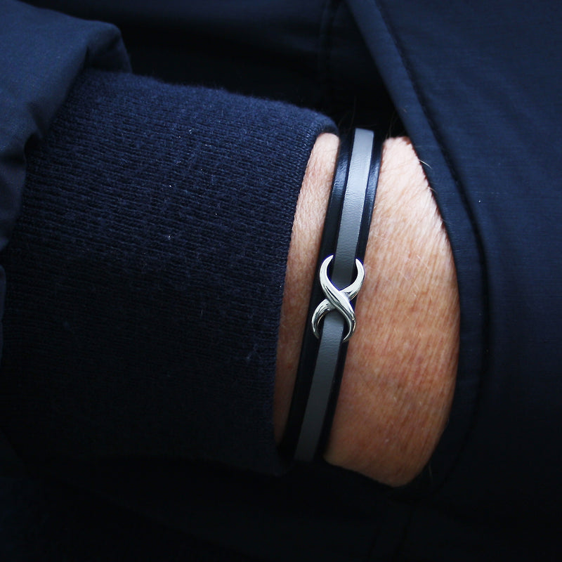 lederarmband-herren-schwarz-grau-infinity-Edelstahlverschluss-getragen-wavepirate-shop