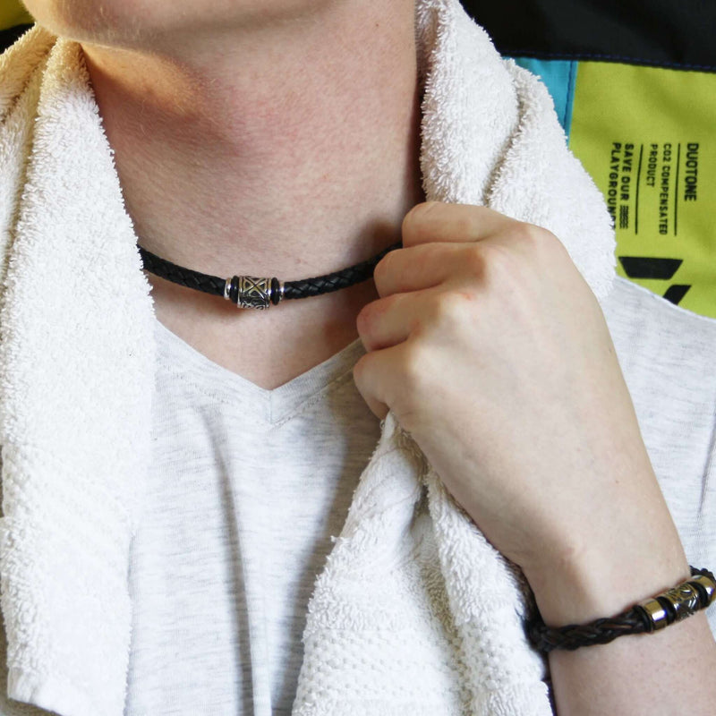 lederhalskette-Herren-damen-schwarz-shine-silber-geflochten-Edelstahlverschluss-getragen-wavepirate-shop-f