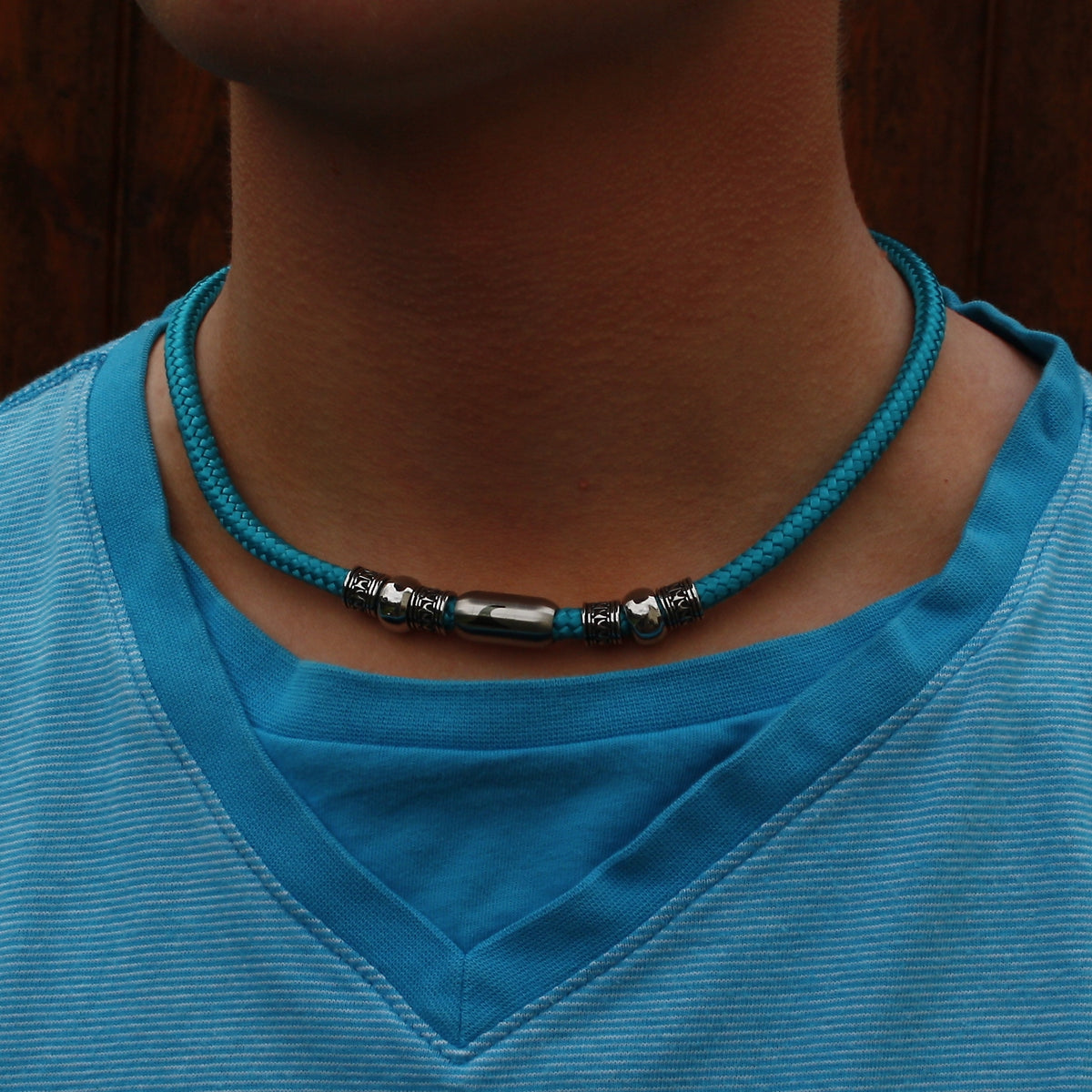 segeltau-halskette-Herren-damen-atoll-blau-silber-geflochten-Edelstahlverschluss-getragen-wavepirate-shop-st