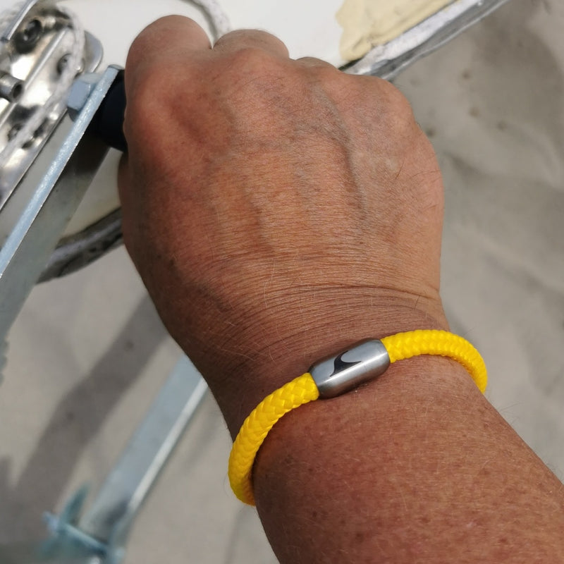 segeltauarmband-herren-damen-gelb-silber-sylt-geflochten-Edelstahlverschluss-getragen-wavepirate-shop-st