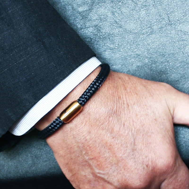 segeltauarmband-herren-damen-marine-gold-sylt-geflochten-Edelstahlverschluss-getragen-wavepirate-shop-st1