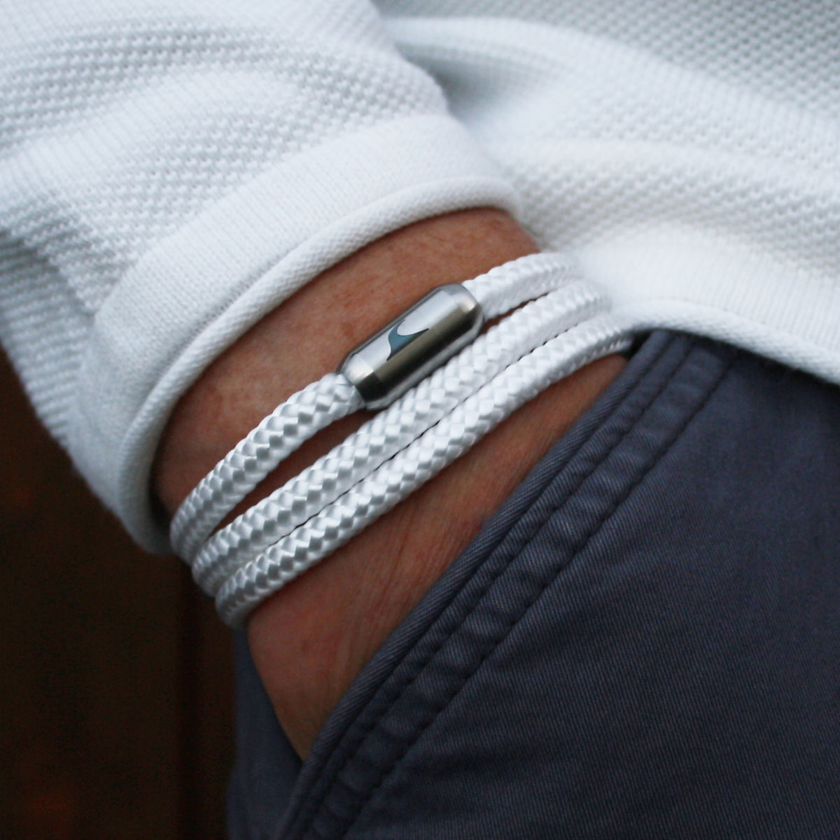 segeltauarmband-herren-damen-weiss-silber-storm-geflochten-Edelstahlverschluss-getragen-wavepirate-shop-st1