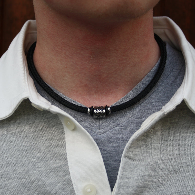 segeltauhalskette-Herren-damen-schwarz-shine-silber-geflochten-Edelstahlverschluss-getragen-wavepirate-shop-st