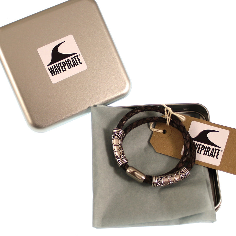 WAVEPIRATE Lederhalskette Charm F Braun mit Edelstahlmagnetverschluss