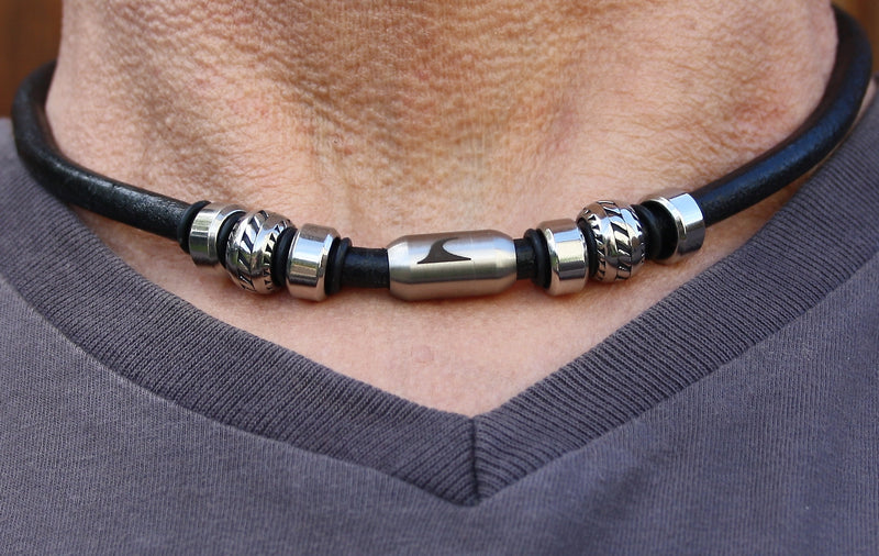 WAVEPIRATE Lederhalskette STEEL R Schwarz mit Edelstahlmagnetverschluss