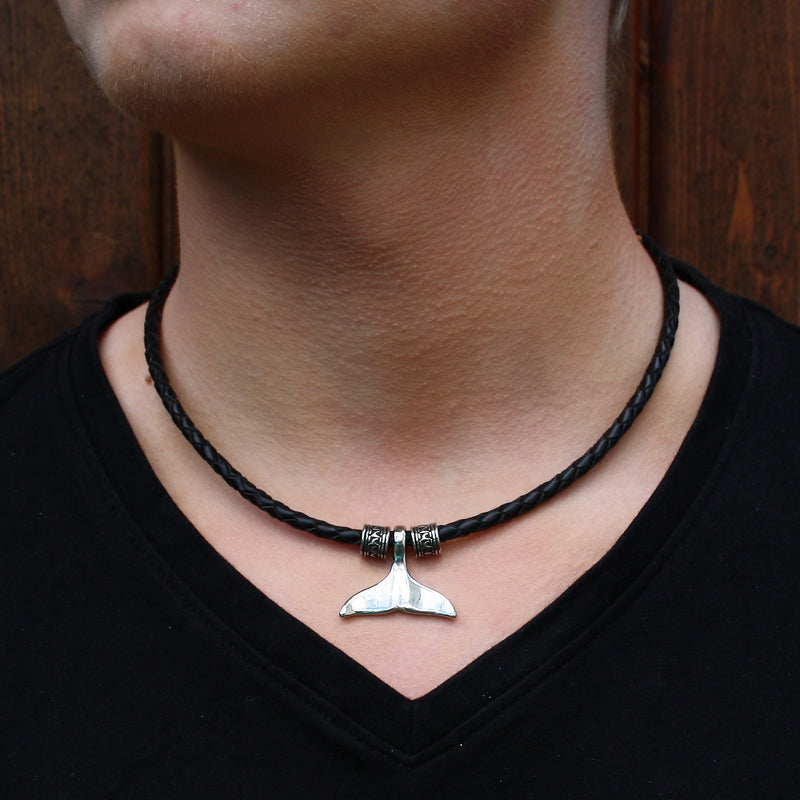 WAVEPIRATE Lederhalskette F Schwarz mit Edelstahlkarabinerverschluss